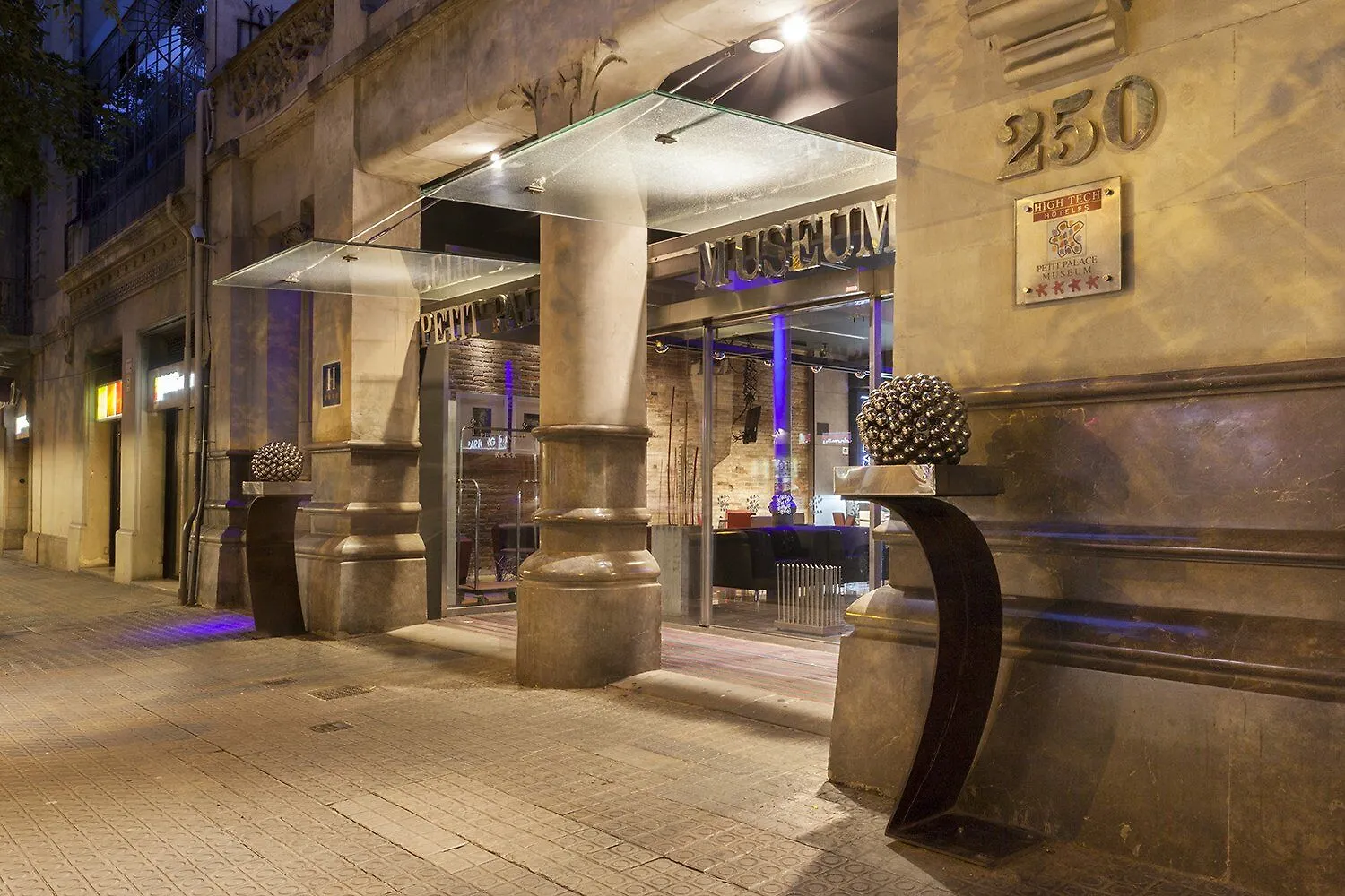 ברצלונה Petit Palace Museum מלון